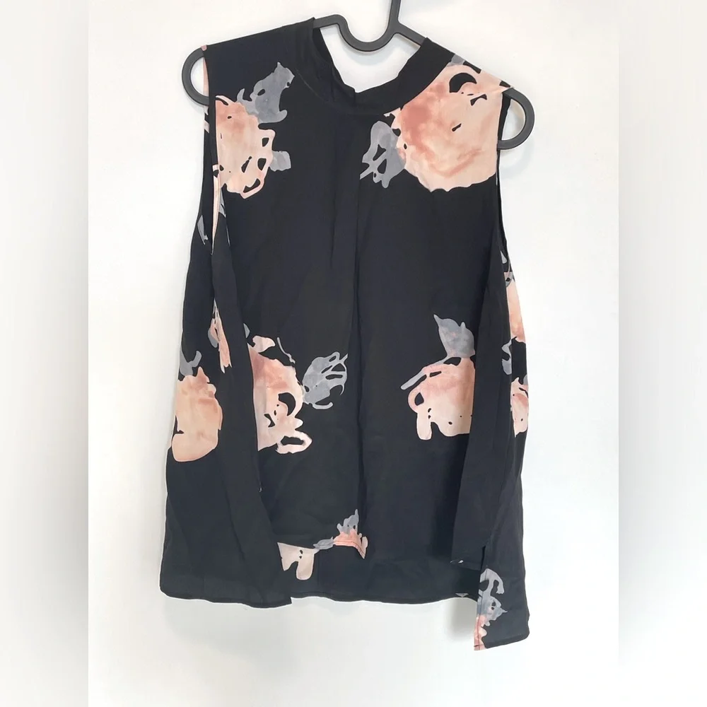Sleeveless silk top with floral patterns - Picture 1 of 3
